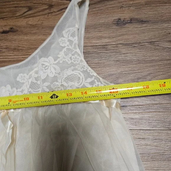 VTG Vanity Fair Lace Sheer Tulle Overlay Nightgown Slip Dress 34 Bridal Coquette - Picture 6 of 6